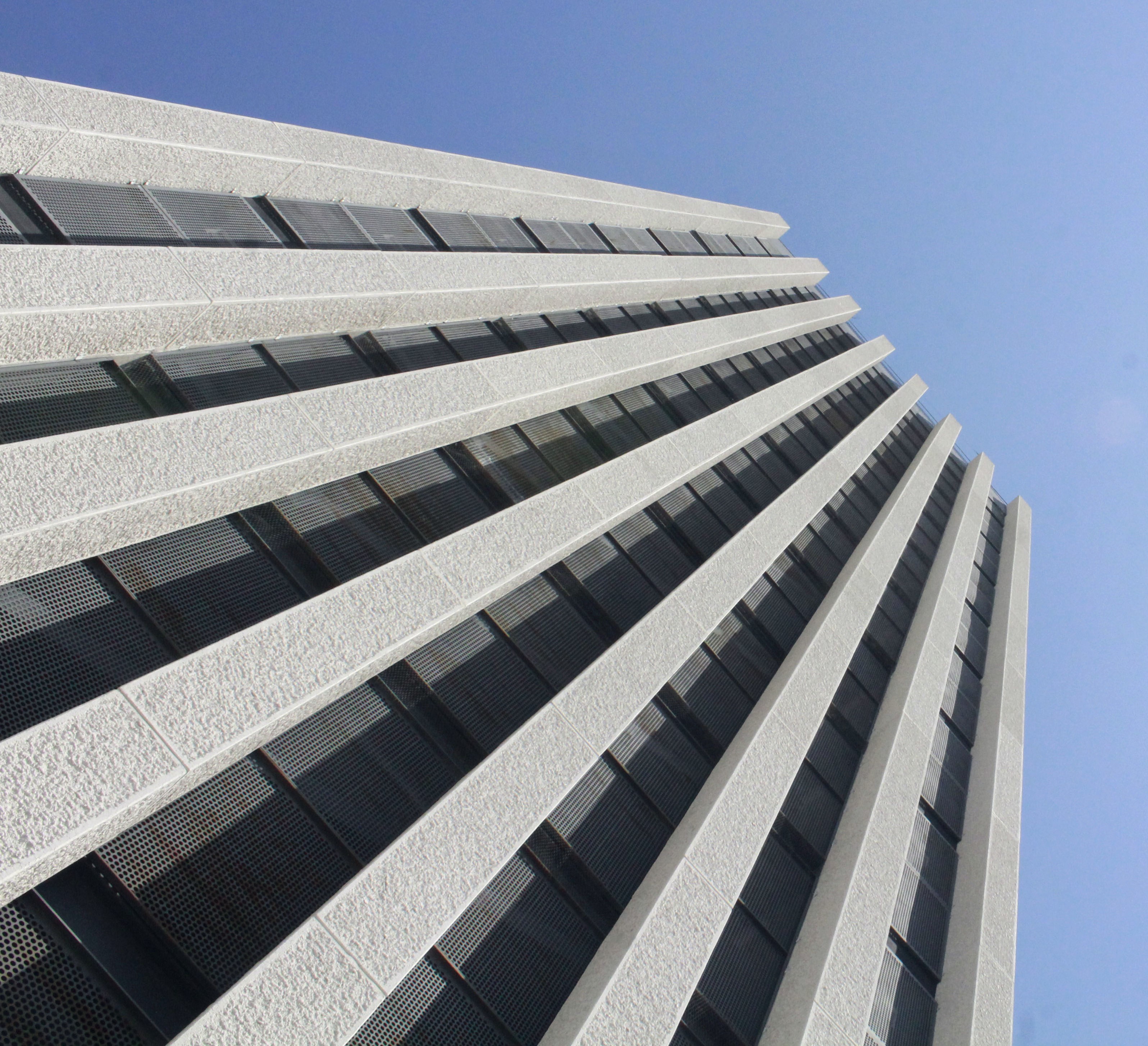 Edificio moderno con fachada de concreto prefabricado arquitectónico de alta calidad